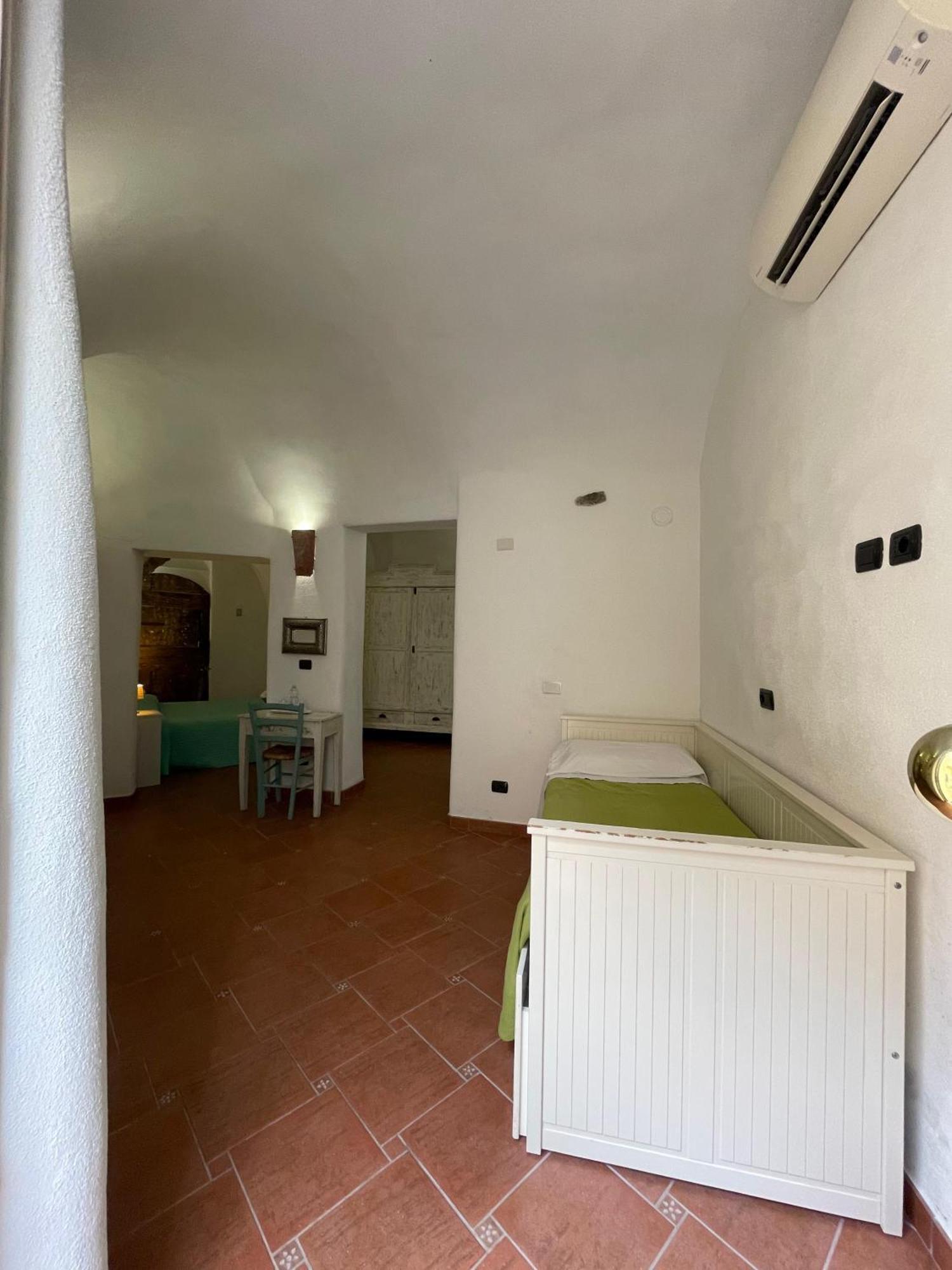 Ca' Du Batan Bed and Breakfast Spotorno Δωμάτιο φωτογραφία